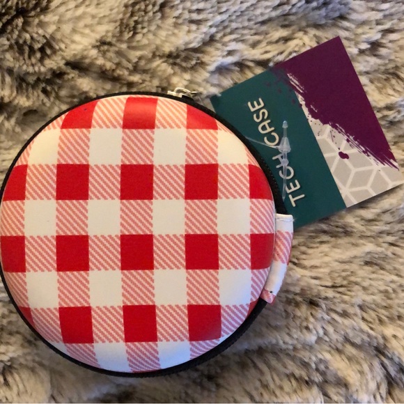 NWOT earbuds tech case - Picture 1 of 2